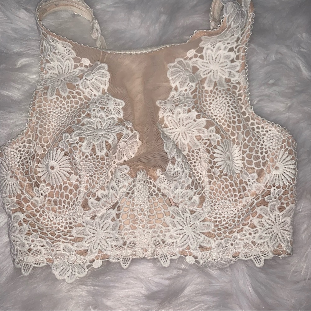 Brand new Victoria secret lace detail bra size 34c